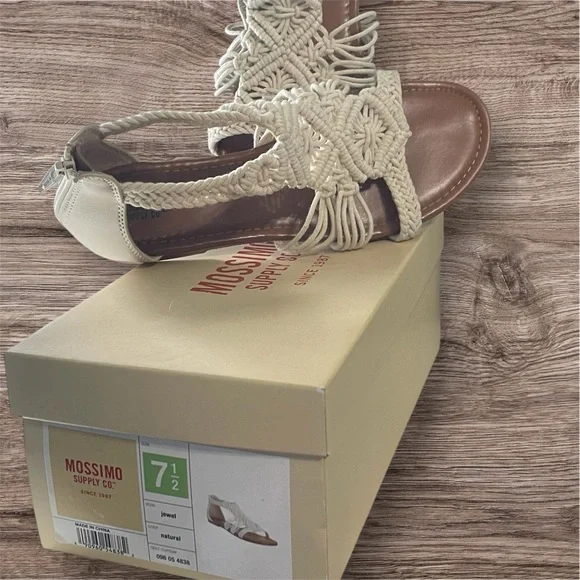 Mossimo sandals EUC size 7 1/2 macrame cream color zipper back flats - Picture 2 of 7